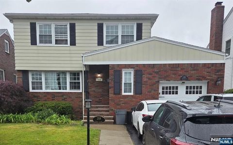 Photo of 208 Alden Street, Wallington, NJ 07057 (MLS # 26018928)