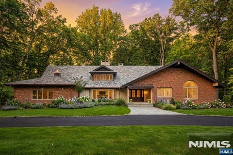 Photo of 17 Deerhill Dr, Ho-Ho-Kus, NJ 07423 (MLS # 26039353)