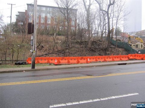 MLS: 24037050
