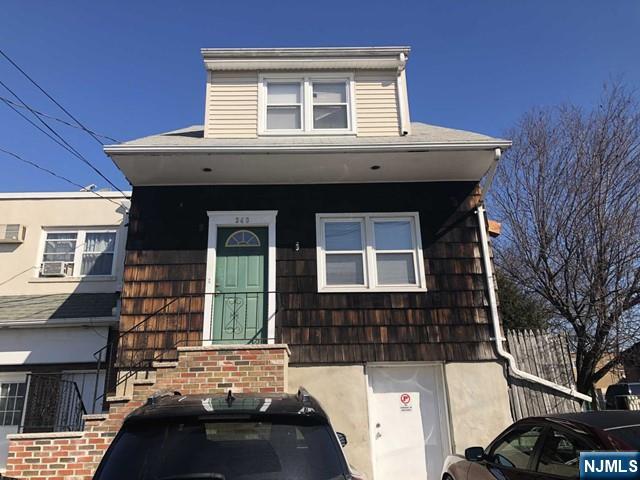 Rental Property at 343 Wagaraw 1, Hawthorne, New Jersey - Bedrooms: 1 
Bathrooms: 1 
Rooms: 4  - $1,750 MO.