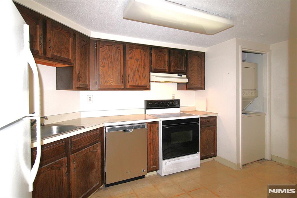 2234 Harmon Cove Tower