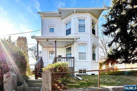 Photo of 68 Mohawk #2nd Fl, Hawthorne, NJ 07506 (MLS # 26019615)