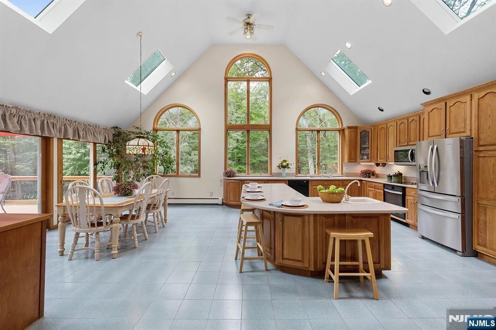 Photo of 103 Burnt Meadow Rd, Ringwood, NJ 07456 (MLS # 26001399)