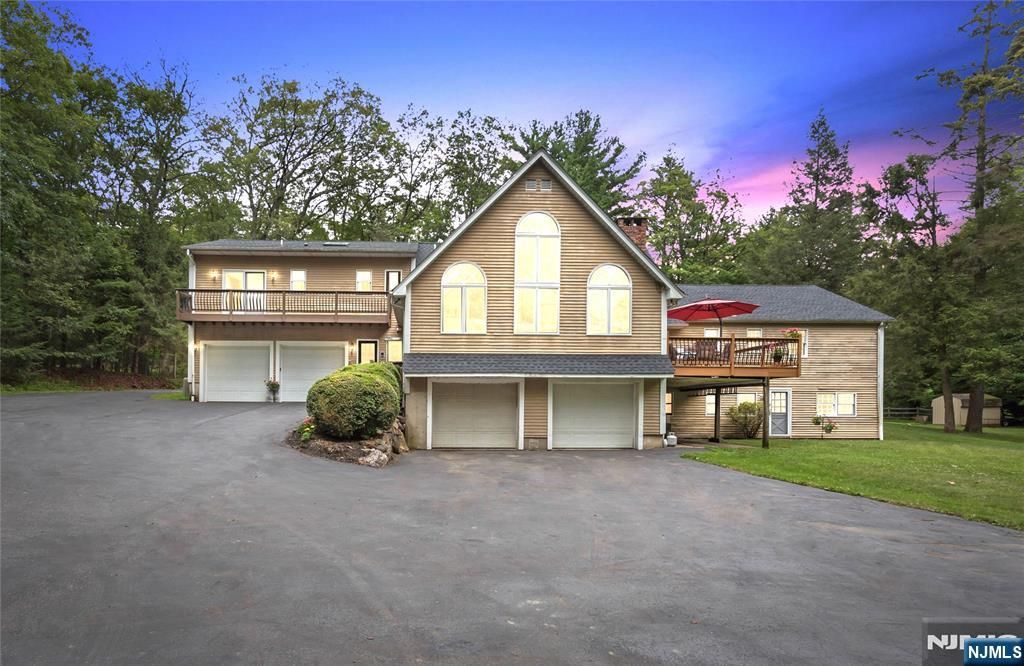 Photo of 103 Burnt Meadow Rd, Ringwood, NJ 07456 (MLS # 26001399)