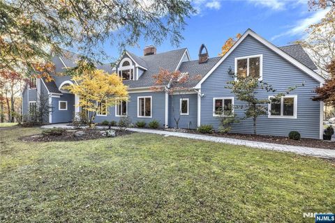 Photo of 738 Ridge Road, Kinnelon, NJ 07405 (MLS # 25038884)