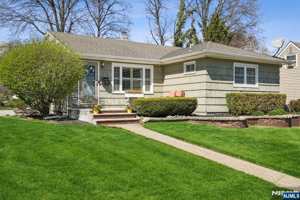 19 Whitman Street, Bloomfield, New Jersey - 3 Bedrooms  
2 Bathrooms  
7 Rooms - 