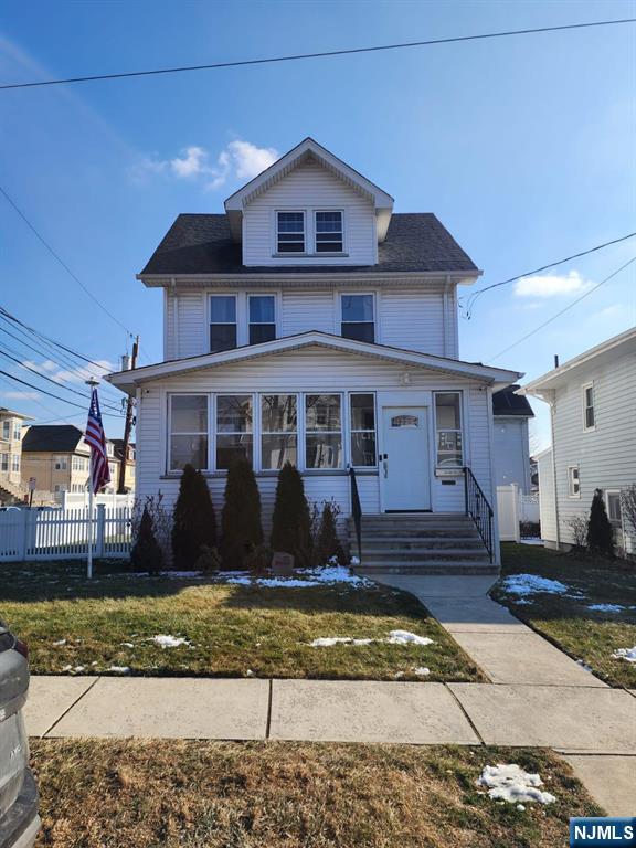 105 Park Avenue, Passaic, New Jersey - 3 Bedrooms  
3 Bathrooms  
6 Rooms - 