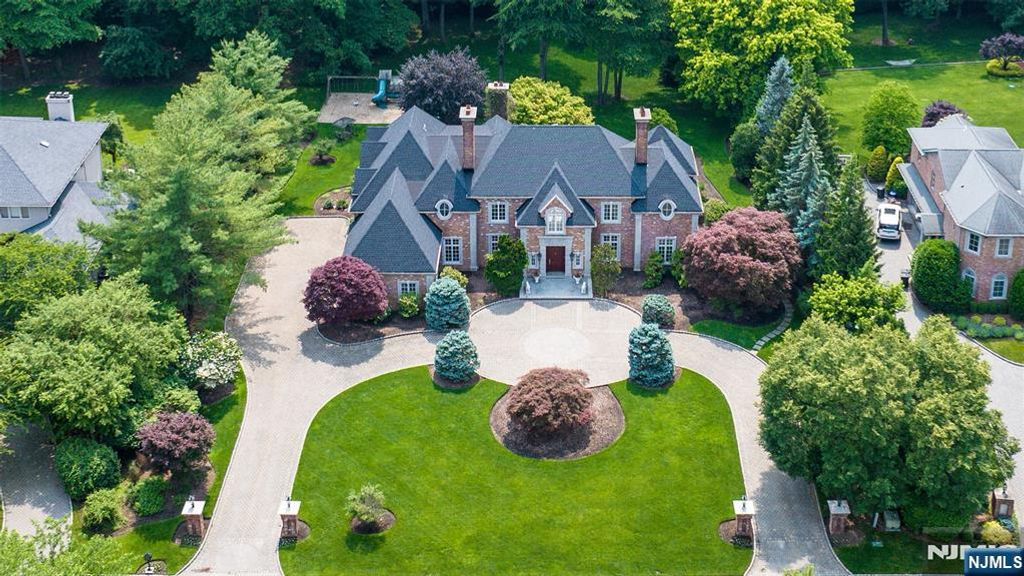 Photo of 366 E Madison Avenue, Cresskill, NJ 07626 (MLS # 25020568)