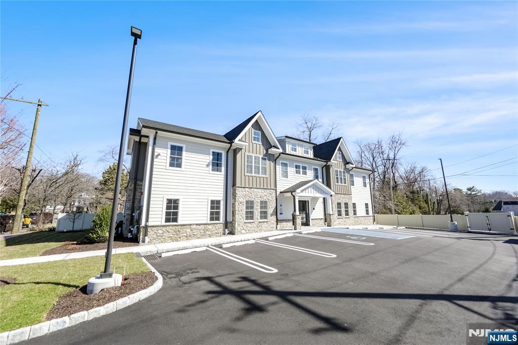 Rental Property at 22 Maple St 1, Allendale, New Jersey - Bedrooms: 2 
Bathrooms: 2 
Rooms: 5  - $3,750 MO.