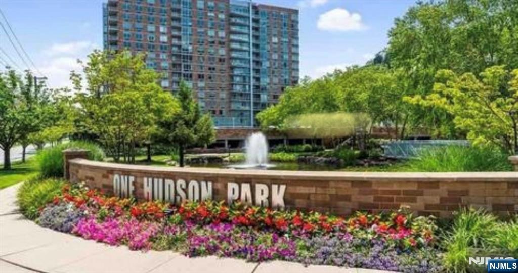Property for Sale at 615 Hudson Park, Edgewater, New Jersey - Bedrooms: 2 
Bathrooms: 2  - $639,900