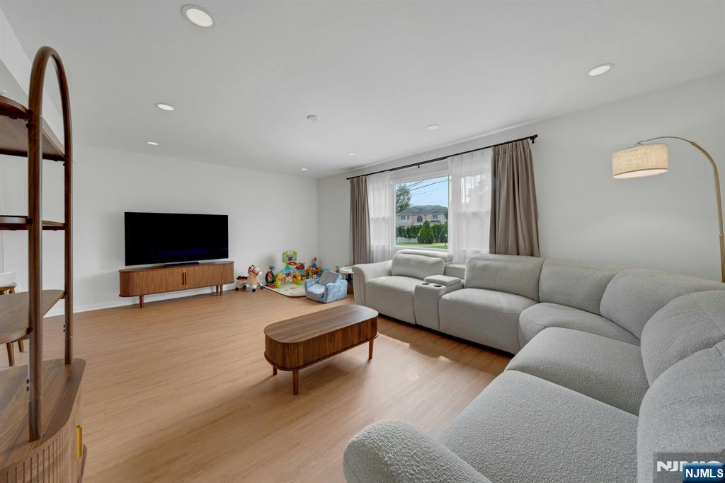 726 Saddle River Road