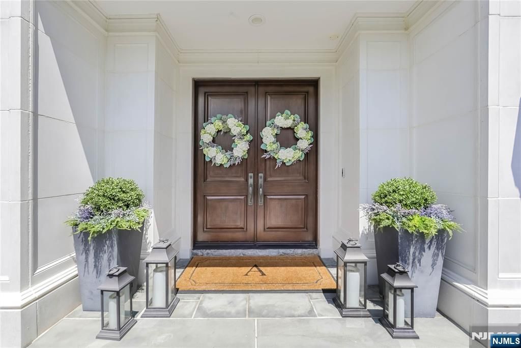 Photo of 847 Apache Road, Franklin Lakes, NJ 07417 (MLS # 25035788)