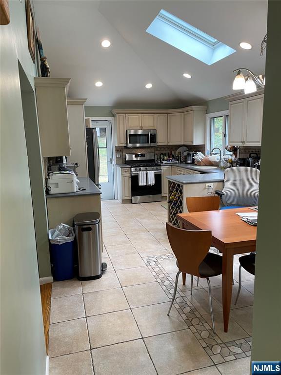 273 Rea Avenue Extension