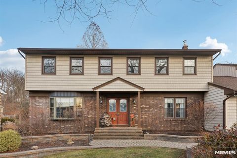 Photo of 7 Welsh Court, Wayne, NJ 07470 (MLS # 25042824)