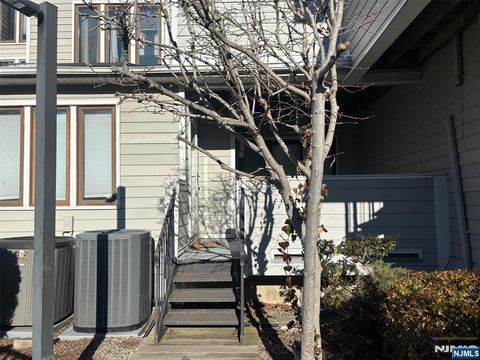 748 Mainsail Lane 748 Secaucus NJ 07094