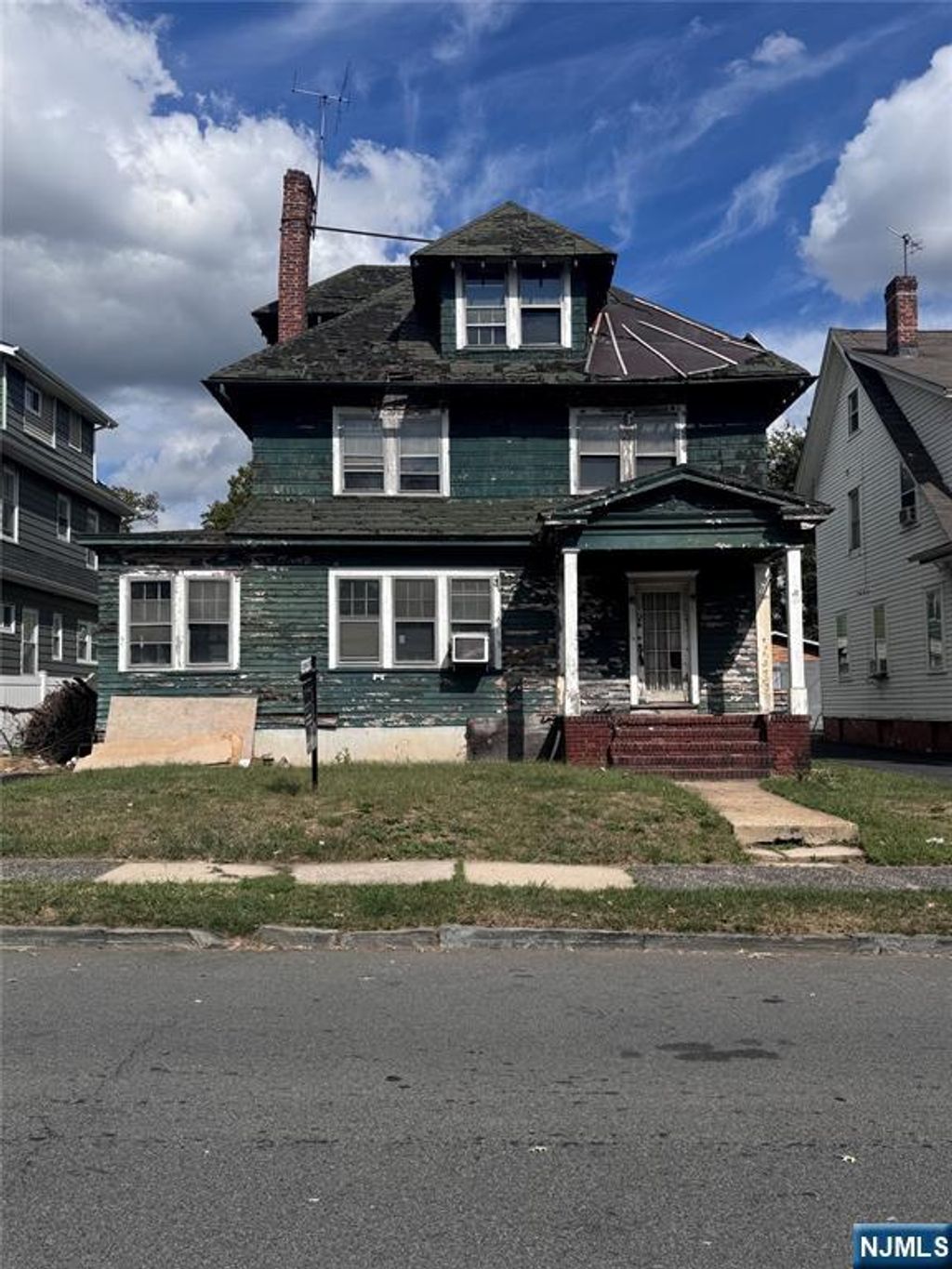 Photo of 188 Rutledge Avenue, East Orange, NJ 07017 (MLS # 26005411)