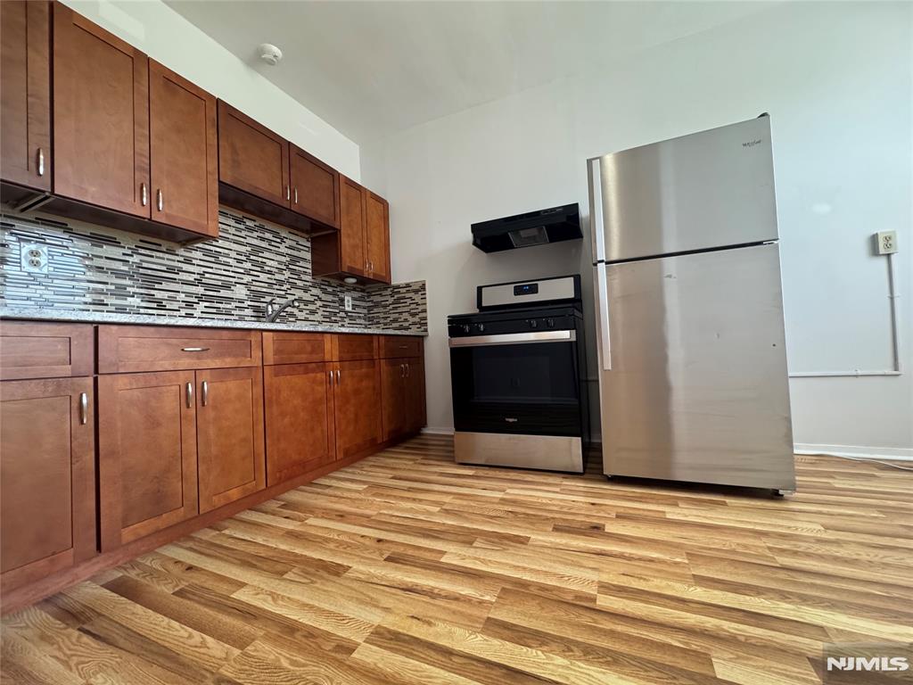 Rental Property at 3710 Broadway 1, Fair Lawn, New Jersey - Bedrooms: 1 
Bathrooms: 1 
Rooms: 4  - $1,850 MO.