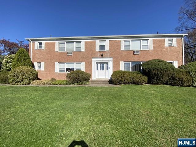 27 Rolling Ridge A, Montvale, New Jersey - 1 Bedrooms  
1 Bathrooms  
4 Rooms - 
