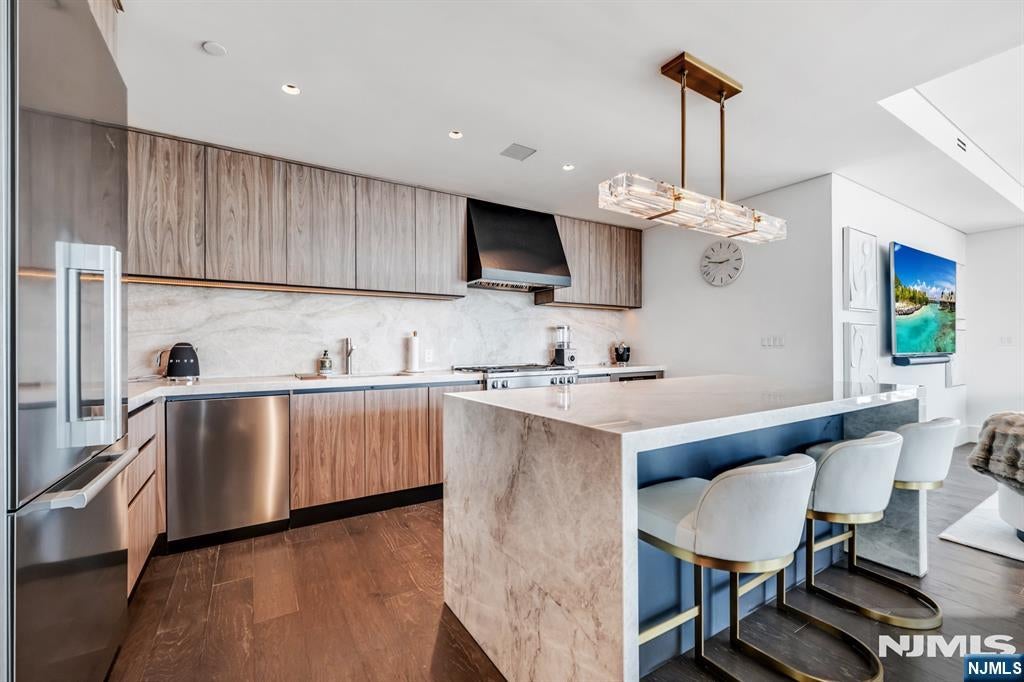 8701 Churchill Road PH1501