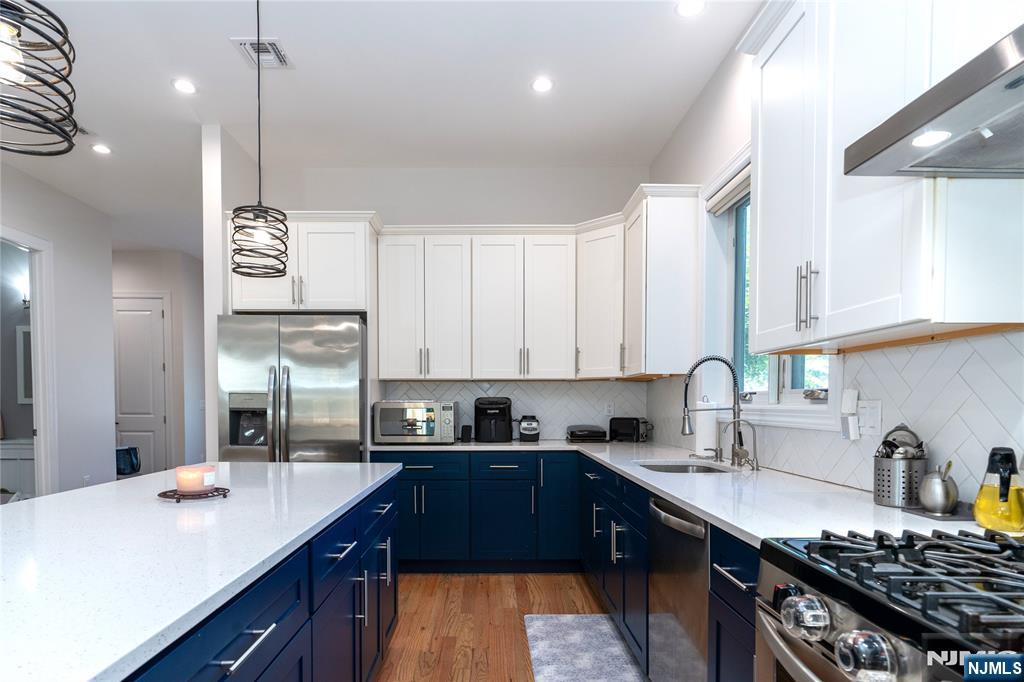 12 Lakeview Avenue
