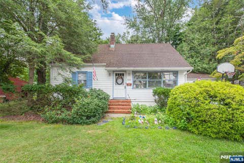 Photo of 234 E Glen Avenue, Ridgewood Village, NJ 07450 (MLS # 26031790)