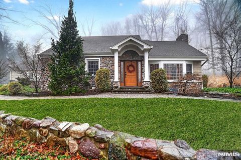 Photo of 8 Hemlock Lane, Kinnelon, NJ 07405 (MLS # 26008440)