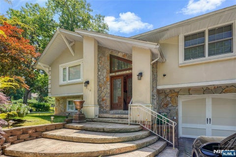 Photo of 318 Briarcliff Lane, Paramus, NJ 07652 (MLS # 26034430)