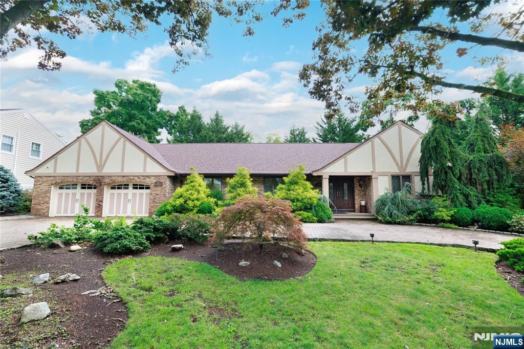 806 Stella Court