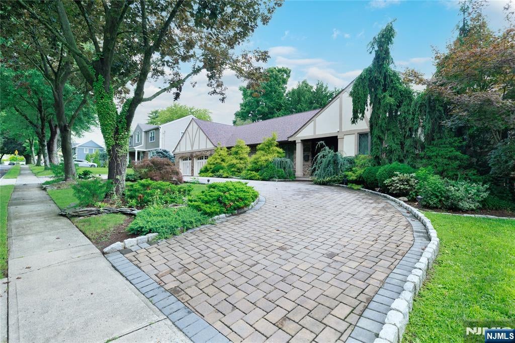 806 Stella Court