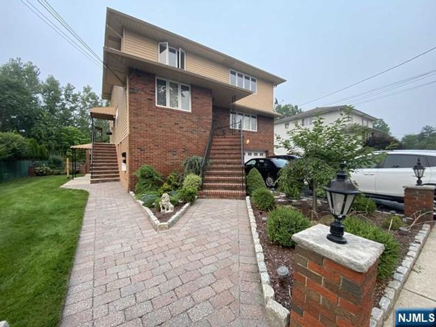 Spacious 2nd Floor Apartment for Rent â€“ Prime Location & Privacy. Prime location and seclusion on a quiet dead-end street. This spacious 2nd floor apartment features its own private entrance and offers three generous bedrooms, one full bathroom, a large living room, dining room, kitchen, and two driveway parking spaces. Conveniently close to schools, parks, shopping, major highways, and an easy NYC commute. No pets, no laundry, and no backyard use. Will not last