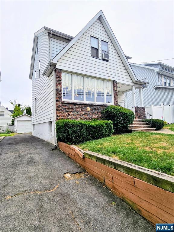449 Jauncey Avenue