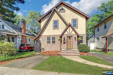 Photo of 6 Colonial Court, Dumont, NJ 07628 (MLS # 26023730)