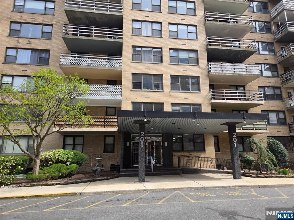 Property for Sale at 201 St Pauls Avenue 14F, Jersey City, New Jersey - Bedrooms: 1 
Bathrooms: 1  - $439,000