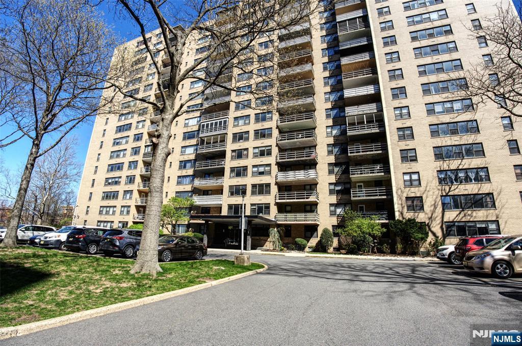 201 St Pauls Avenue 14F, Jersey City, New Jersey - 1 Bedrooms  
1 Bathrooms - 