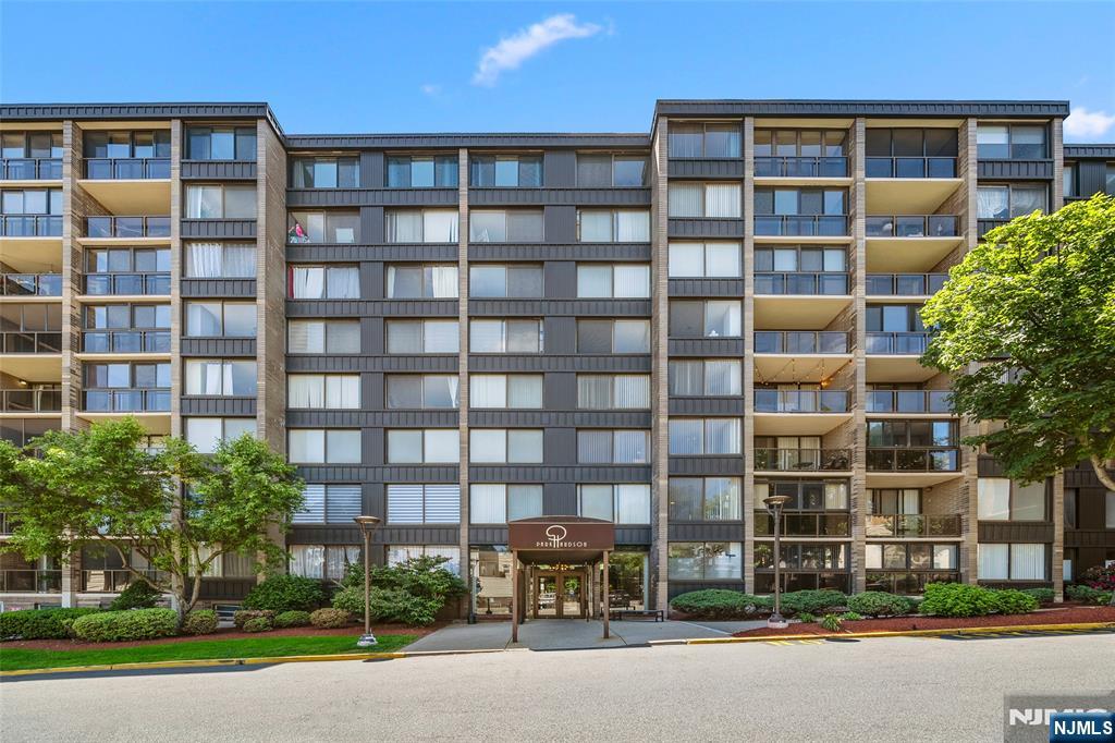 9060 Palisade Avenue 612