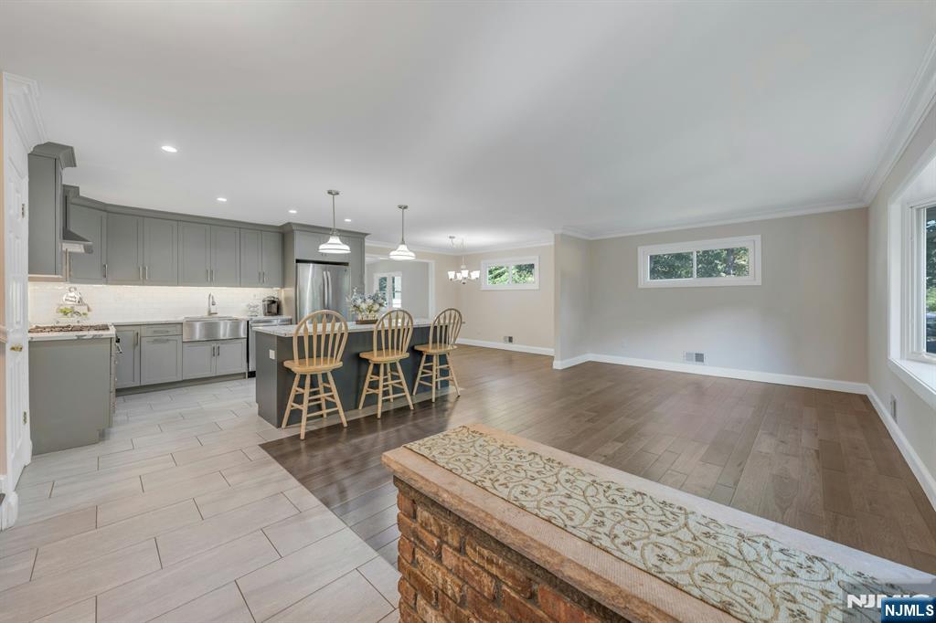 Cedar Grove, New Jersey 07009, United States, 5 Bedrooms Bedrooms, ,3 BathroomsBathrooms,Residential,Active,191119