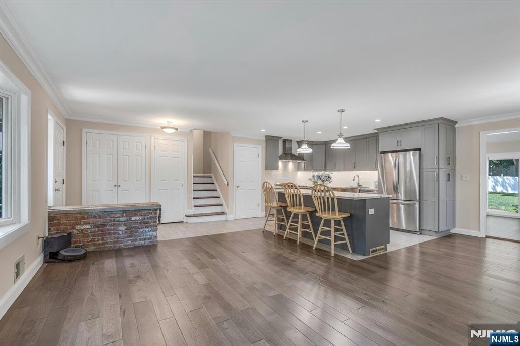 Cedar Grove, New Jersey 07009, United States, 5 Bedrooms Bedrooms, ,3 BathroomsBathrooms,Residential,Active,191119