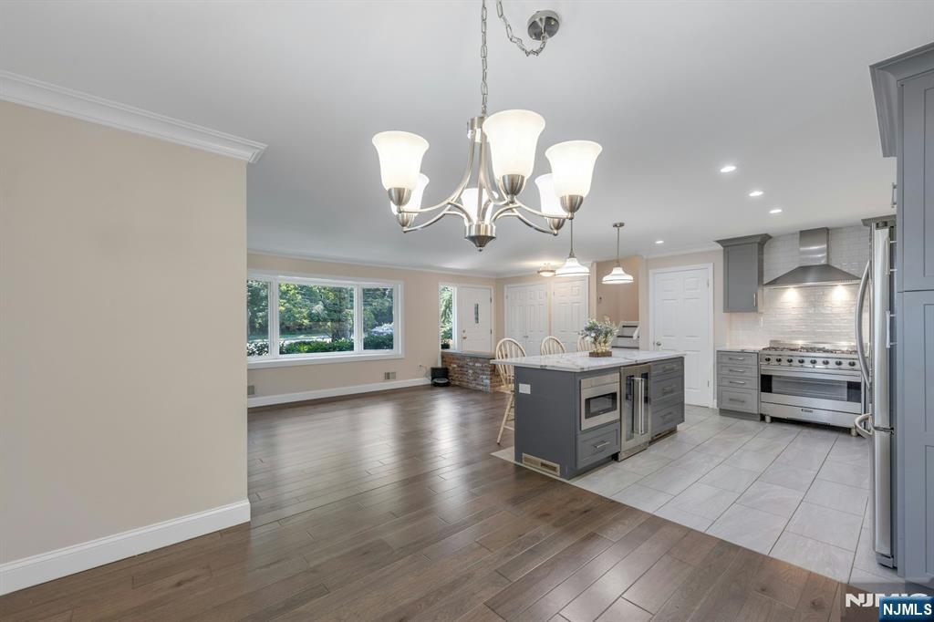 Cedar Grove, New Jersey 07009, United States, 5 Bedrooms Bedrooms, ,3 BathroomsBathrooms,Residential,Active,191119