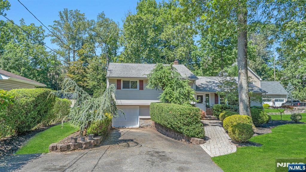 Cedar Grove, New Jersey 07009, United States, 5 Bedrooms Bedrooms, ,3 BathroomsBathrooms,Residential,Active,191119