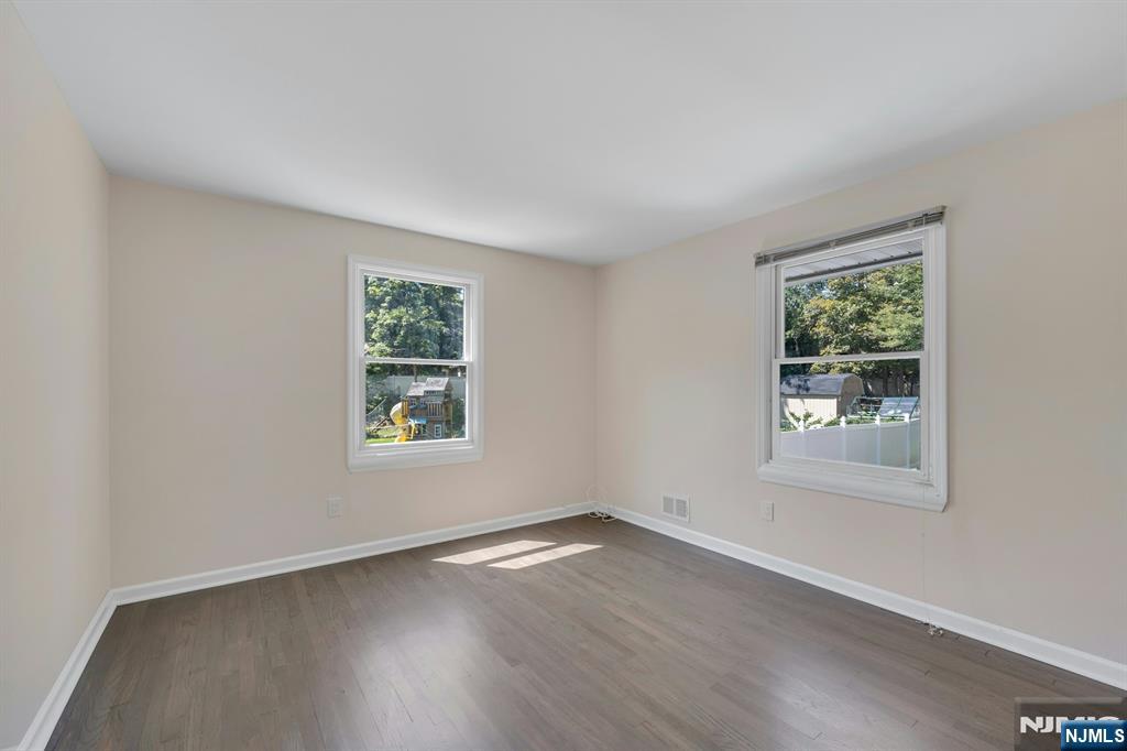 Cedar Grove, New Jersey 07009, United States, 5 Bedrooms Bedrooms, ,3 BathroomsBathrooms,Residential,Active,191119