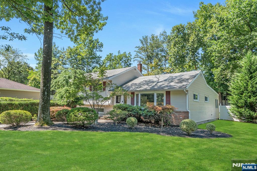 Cedar Grove, New Jersey 07009, United States, 5 Bedrooms Bedrooms, ,3 BathroomsBathrooms,Residential,Active,191119