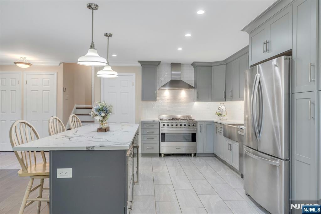 Cedar Grove, New Jersey 07009, United States, 5 Bedrooms Bedrooms, ,3 BathroomsBathrooms,Residential,Active,191119