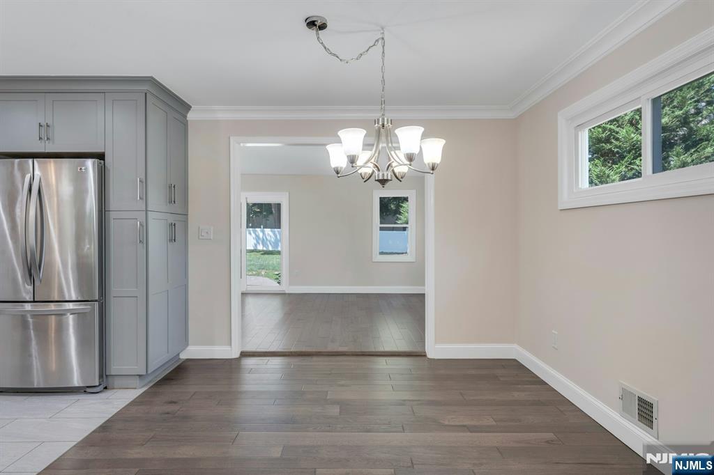 Cedar Grove, New Jersey 07009, United States, 5 Bedrooms Bedrooms, ,3 BathroomsBathrooms,Residential,Active,191119