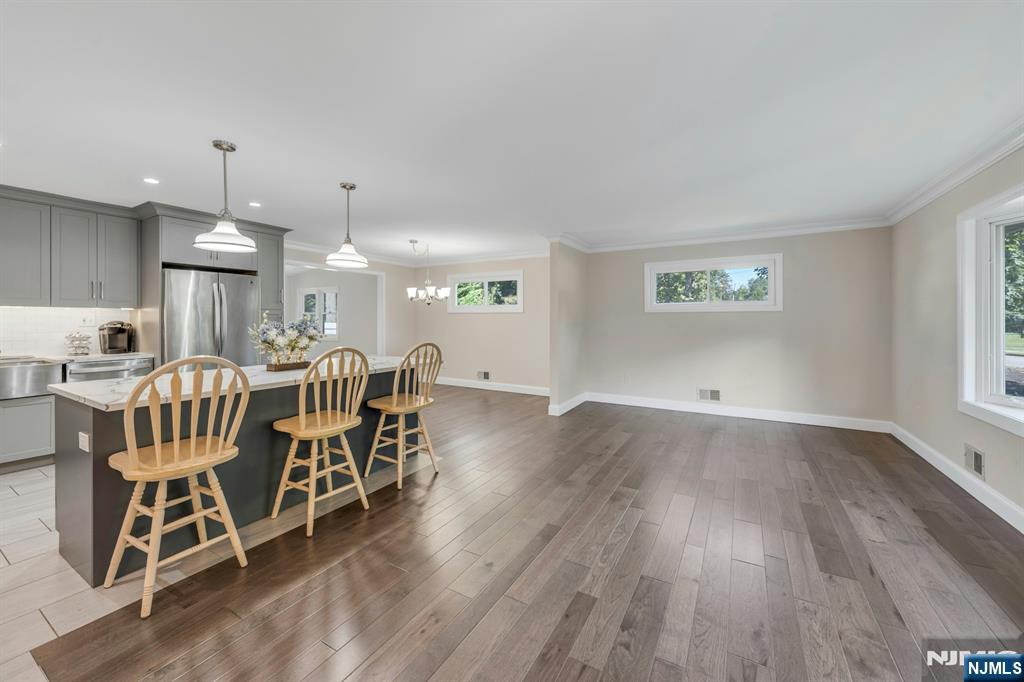 Cedar Grove, New Jersey 07009, United States, 5 Bedrooms Bedrooms, ,3 BathroomsBathrooms,Residential,Active,191119