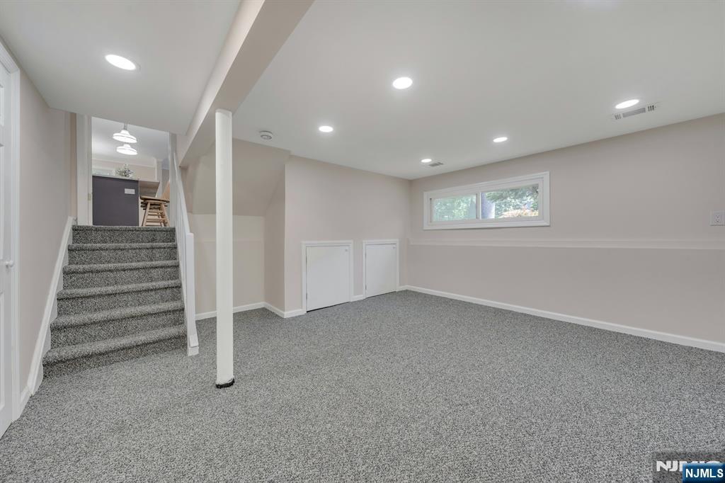 Cedar Grove, New Jersey 07009, United States, 5 Bedrooms Bedrooms, ,3 BathroomsBathrooms,Residential,Active,191119