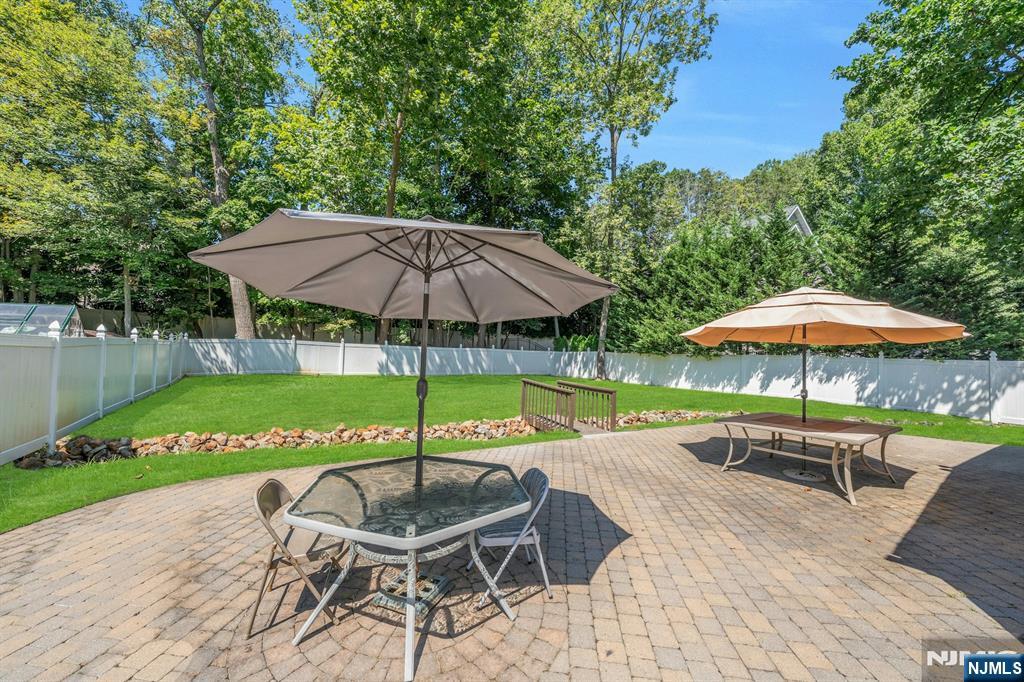 Cedar Grove, New Jersey 07009, United States, 5 Bedrooms Bedrooms, ,3 BathroomsBathrooms,Residential,Active,191119