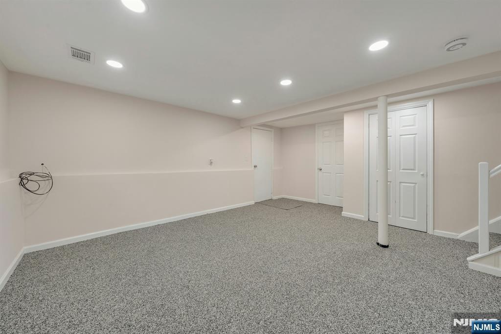 Cedar Grove, New Jersey 07009, United States, 5 Bedrooms Bedrooms, ,3 BathroomsBathrooms,Residential,Active,191119