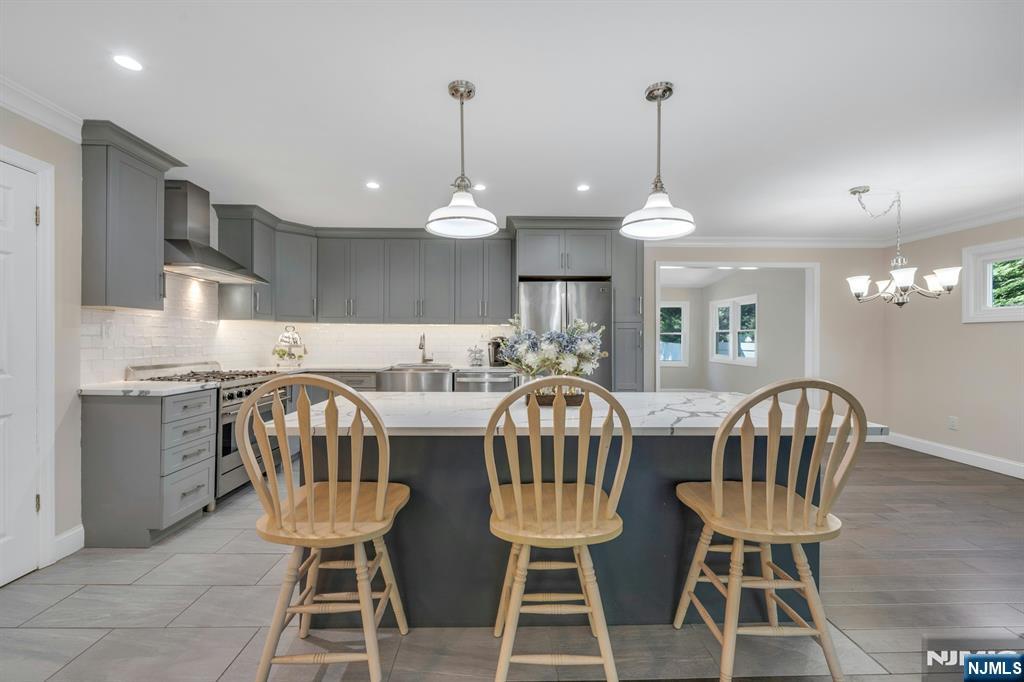 Cedar Grove, New Jersey 07009, United States, 5 Bedrooms Bedrooms, ,3 BathroomsBathrooms,Residential,Active,191119