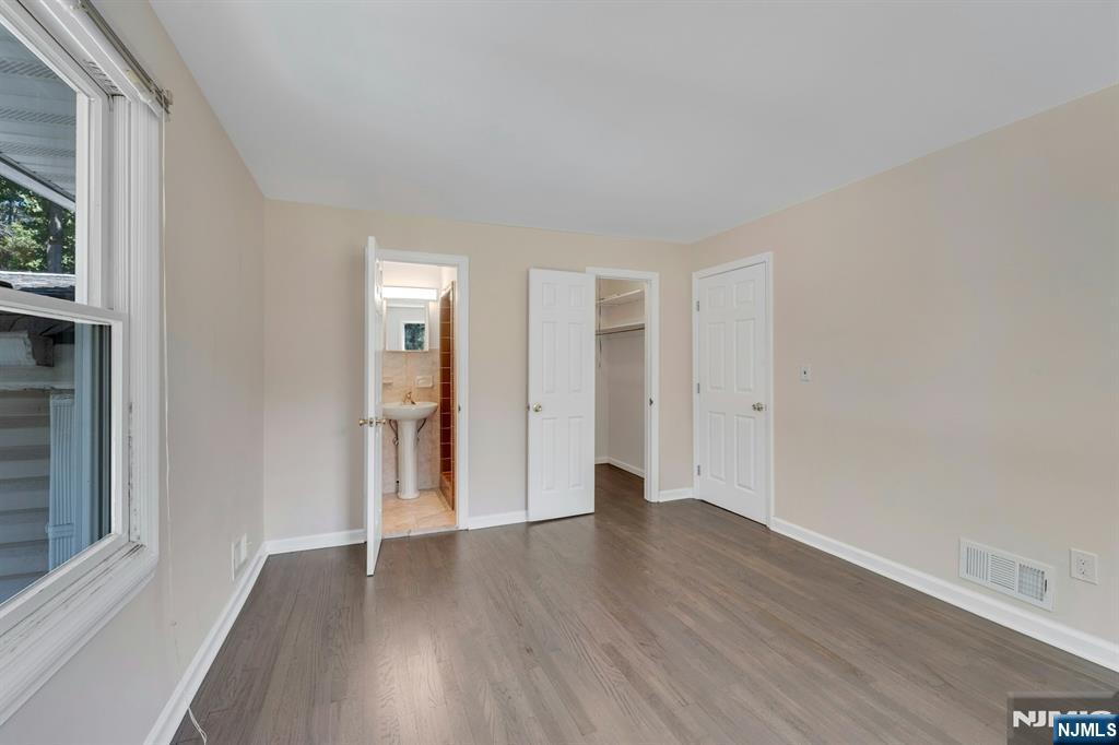 Cedar Grove, New Jersey 07009, United States, 5 Bedrooms Bedrooms, ,3 BathroomsBathrooms,Residential,Active,191119