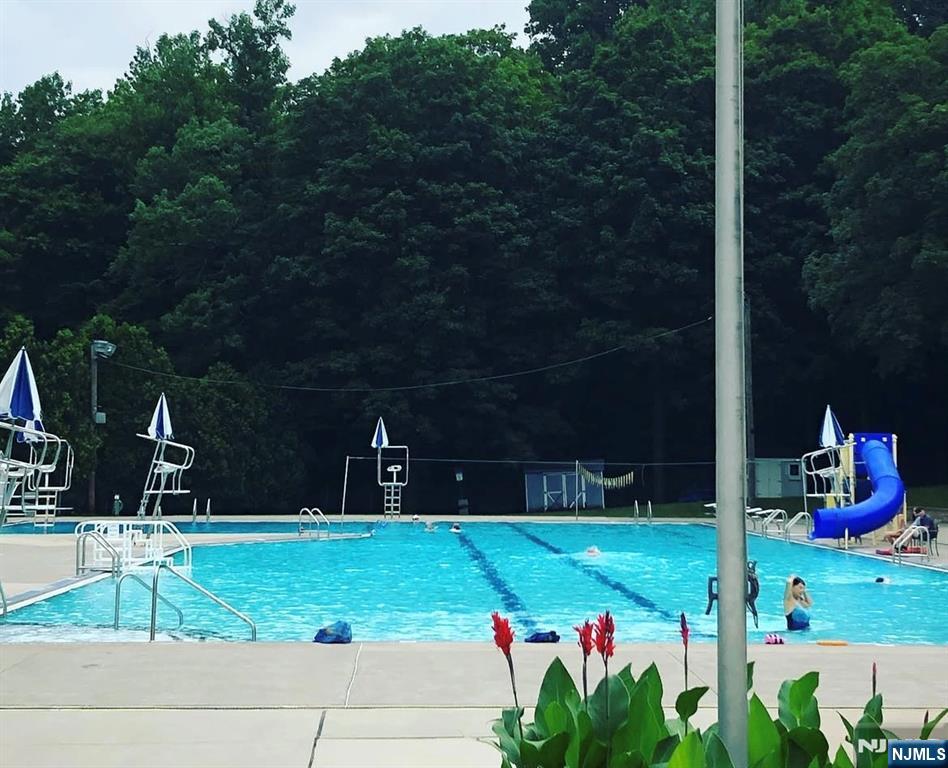 Cedar Grove, New Jersey 07009, United States, 5 Bedrooms Bedrooms, ,3 BathroomsBathrooms,Residential,Active,191119